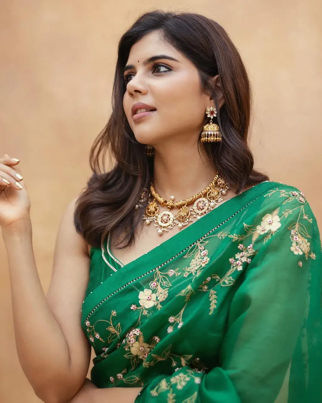 INDIAN ACTRESS KALYANI PRIYADARSHAN STILLS IN GREEN COLOR SAREE BLOUSE 3